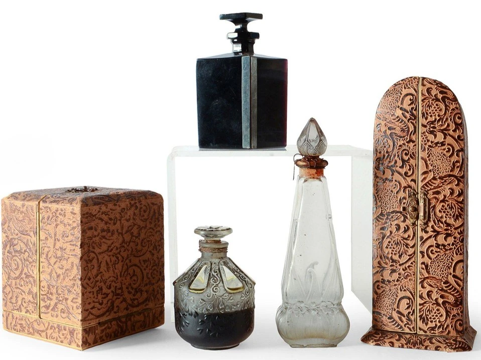 Le Lys Noir Archive